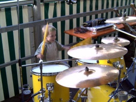 Nico am Schlagzeug 3
